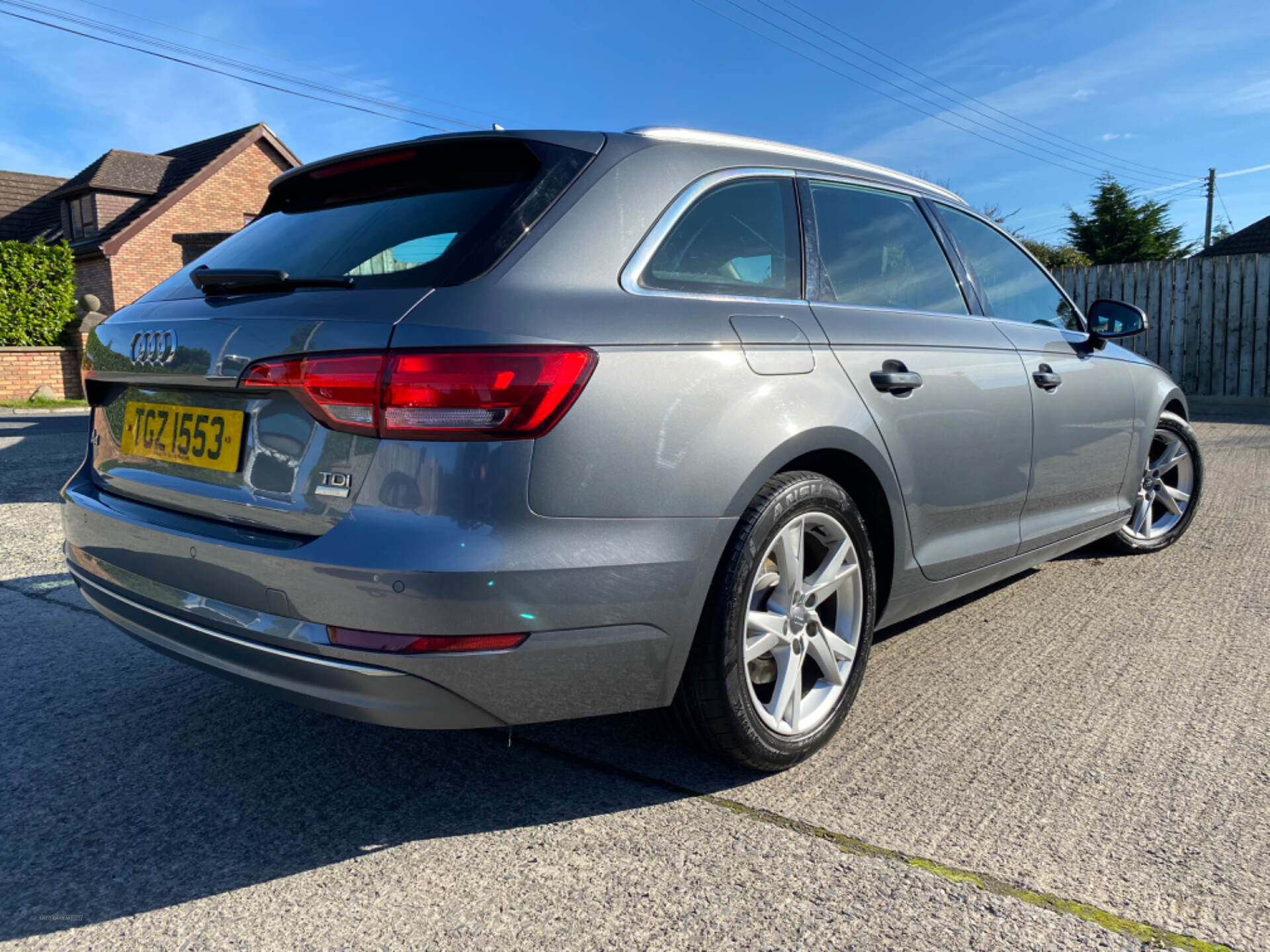 Audi A4 DIESEL AVANT in Down