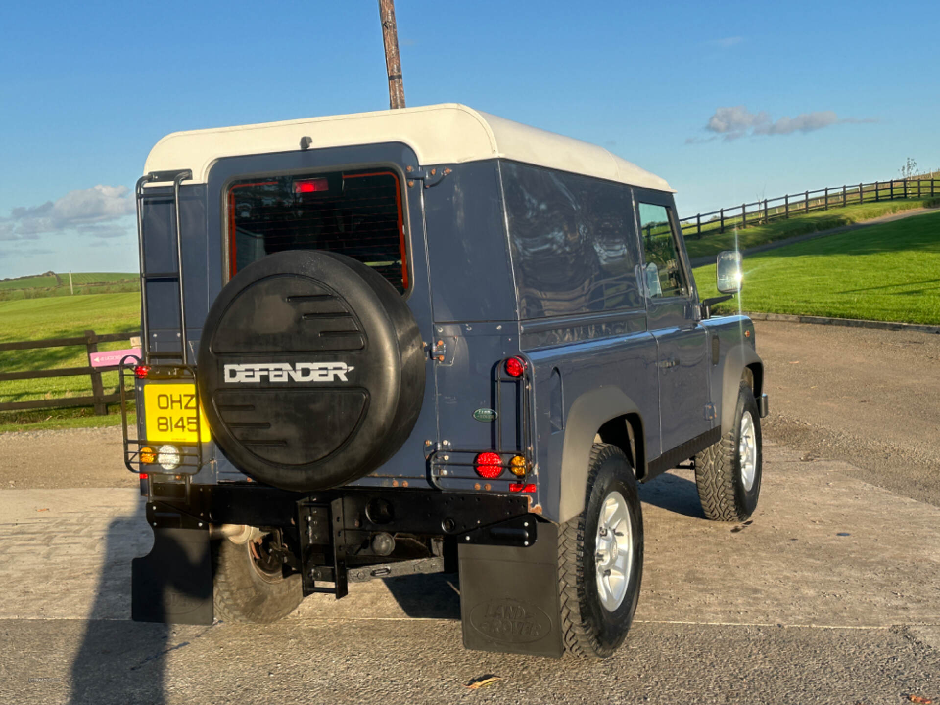 Land Rover Defender 90 SWB DIESEL in Down