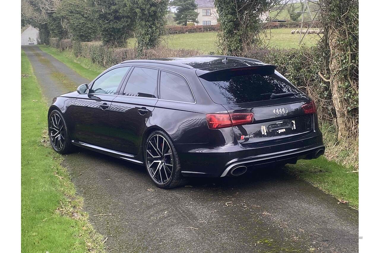 Jan 2018 Audi RS6 4.0T FSI Quattro RS 6 Performance 5dr Tip Auto