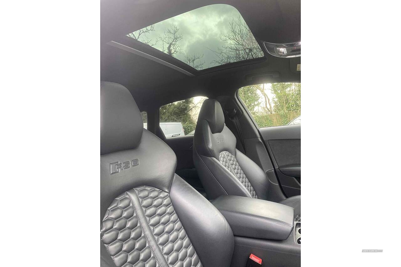 Jan 2018 Audi RS6 4.0T FSI Quattro RS 6 Performance 5dr Tip Auto