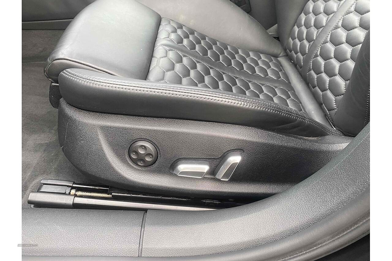 Jan 2018 Audi RS6 4.0T FSI Quattro RS 6 Performance 5dr Tip Auto