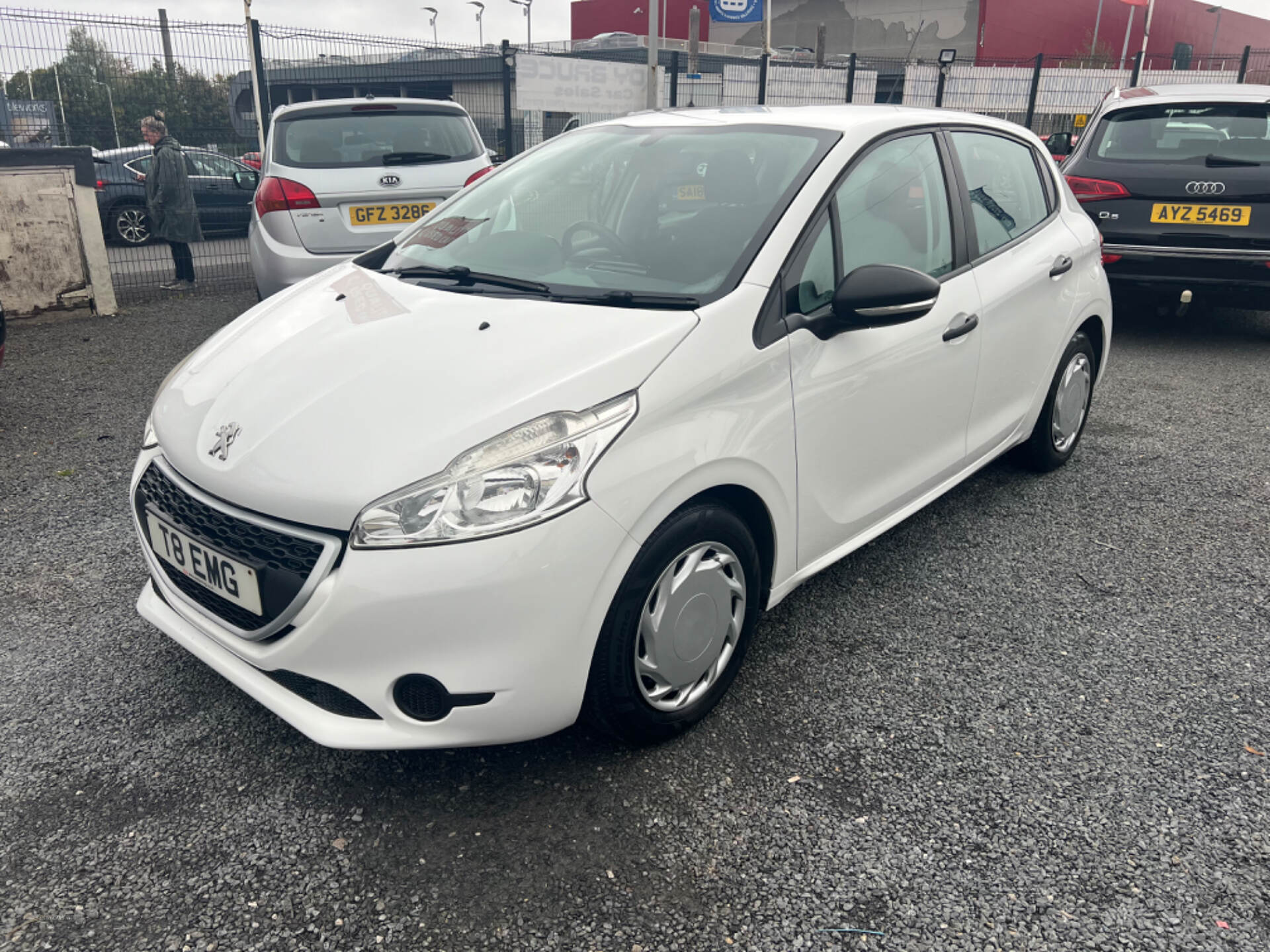 Peugeot 208 HATCHBACK in Down