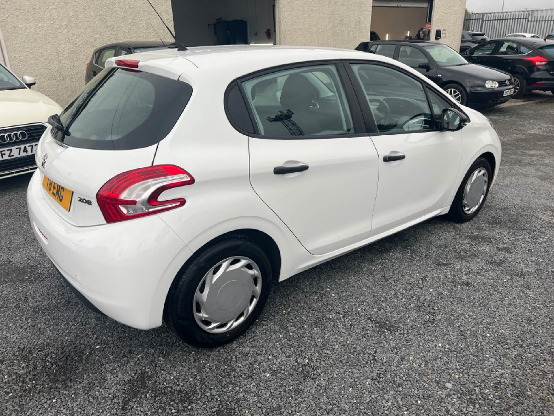 Peugeot 208 HATCHBACK in Down