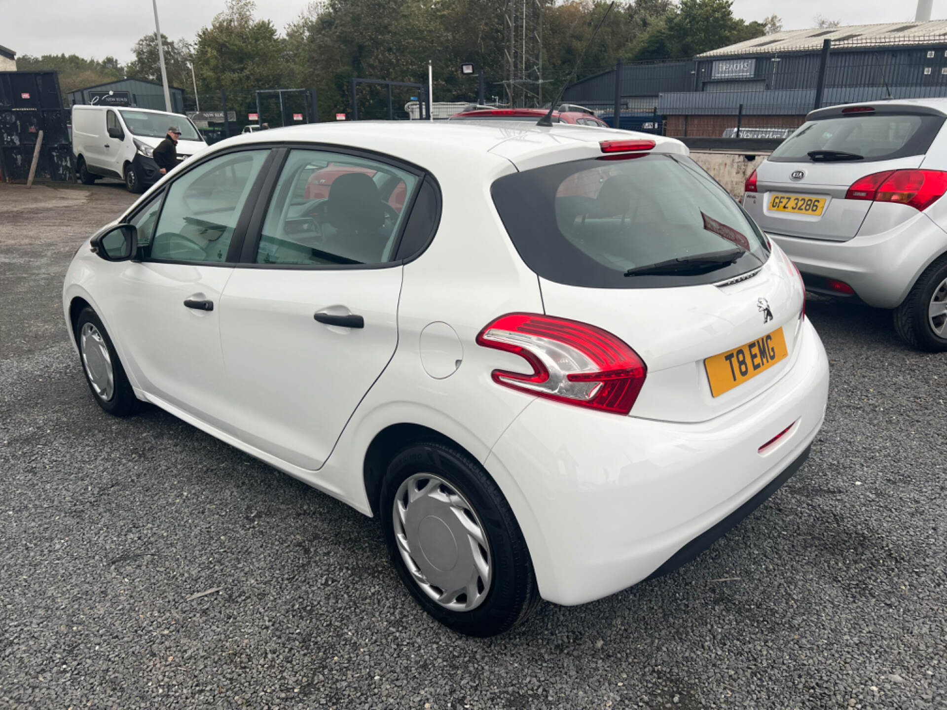 Peugeot 208 HATCHBACK in Down