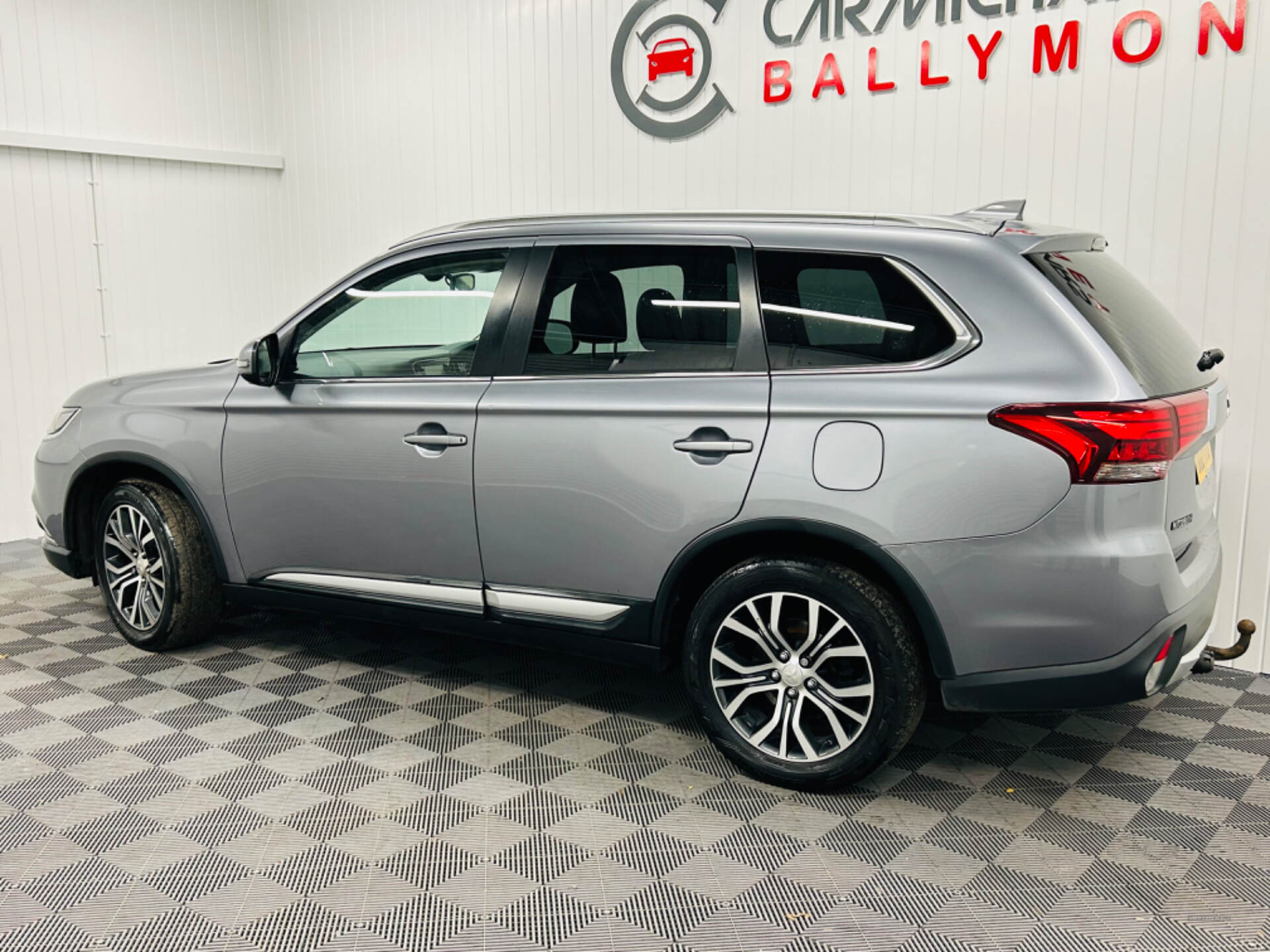 Mitsubishi Outlander DIESEL ESTATE in Antrim