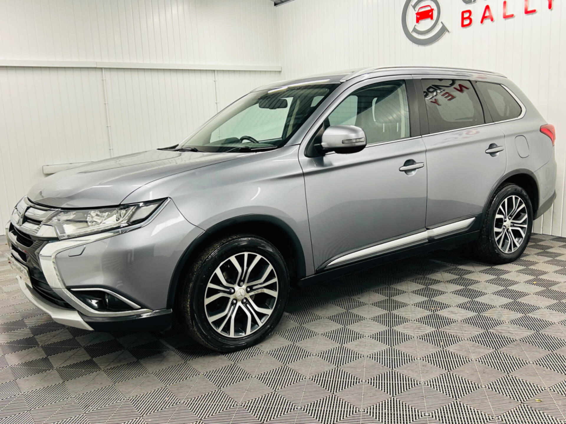 Mitsubishi Outlander DIESEL ESTATE in Antrim