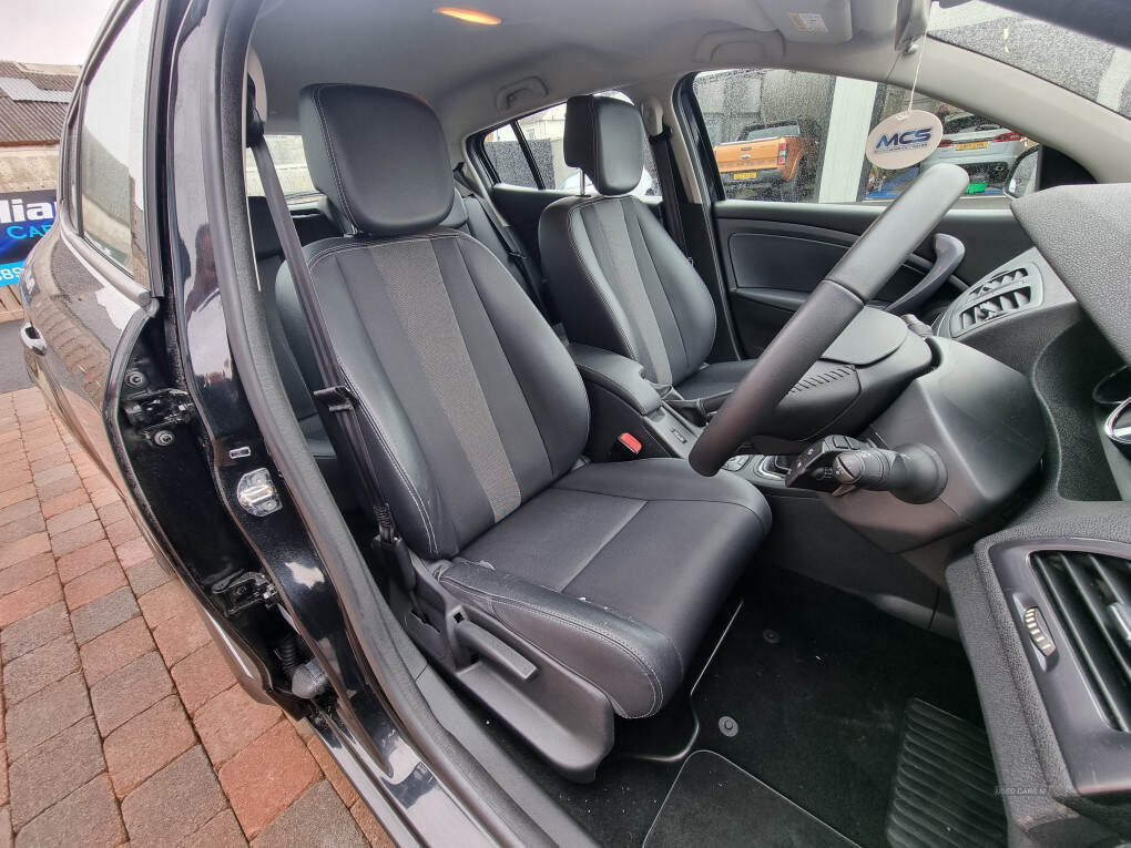 Jan 2016 Renault Megane 1.5 dCi Dynamique Nav 5dr