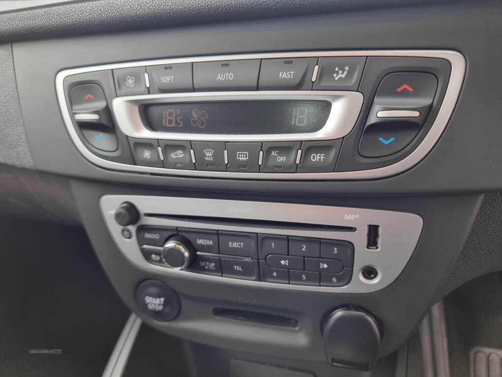 Jan 2016 Renault Megane 1.5 dCi Dynamique Nav 5dr