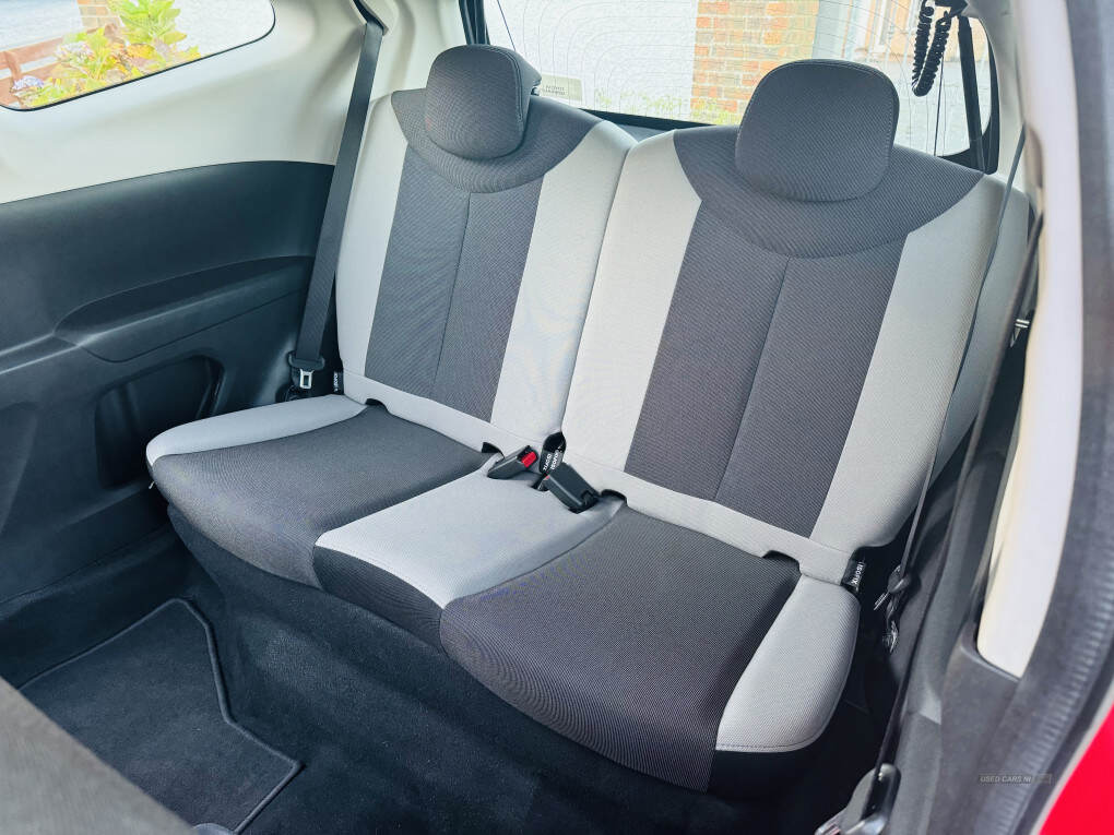 Jan 2015 Toyota Aygo 1.0 VVT-i X-Play 3dr
