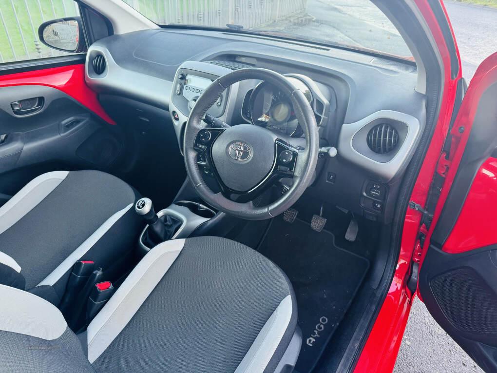 Jan 2015 Toyota Aygo 1.0 VVT-i X-Play 3dr