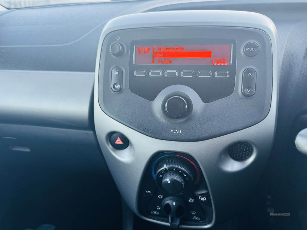 Jan 2015 Toyota Aygo 1.0 VVT-i X-Play 3dr