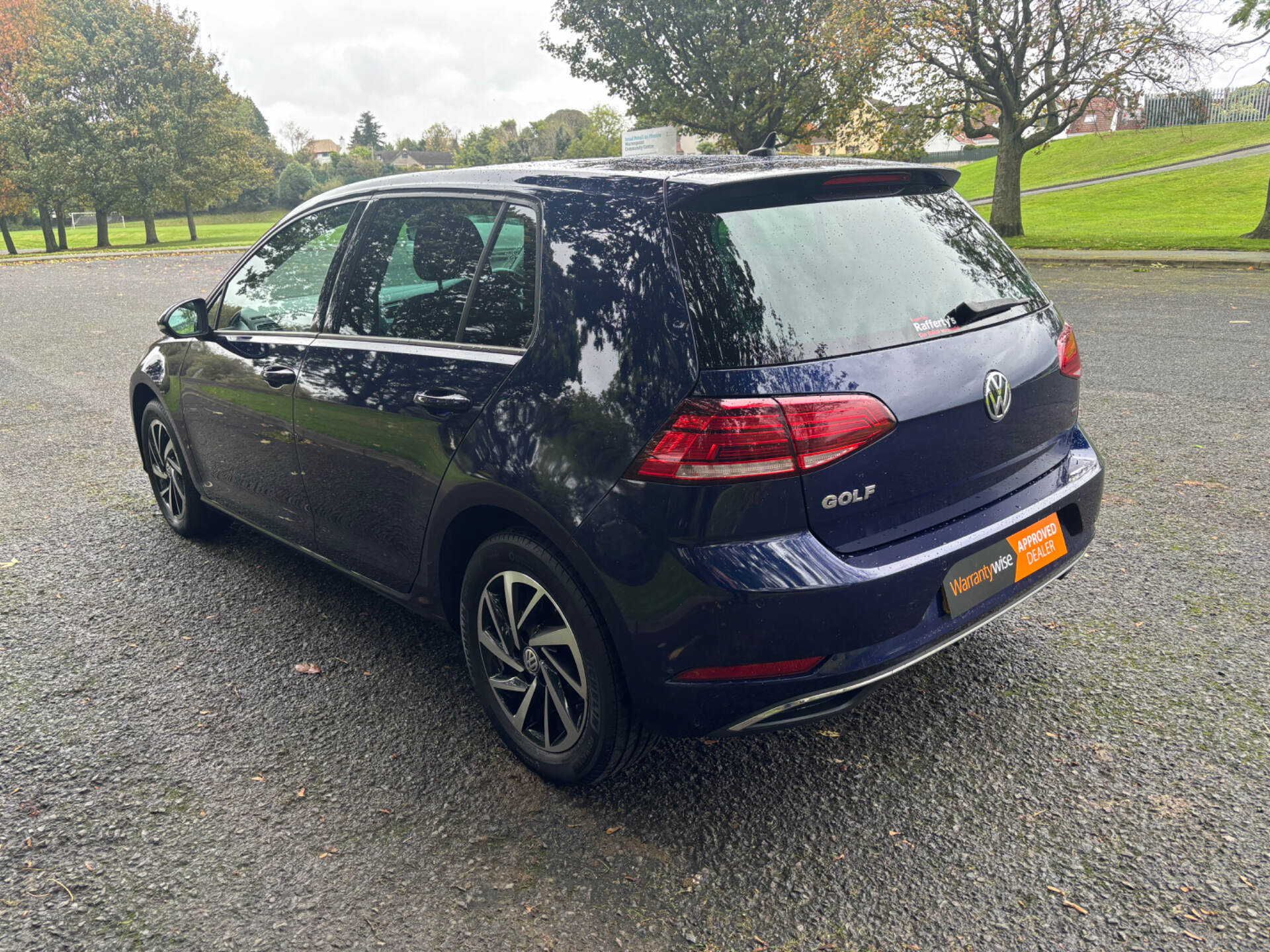 Volkswagen Golf HATCHBACK in Down