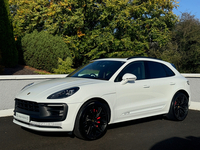 Porsche Macan ESTATE in Antrim