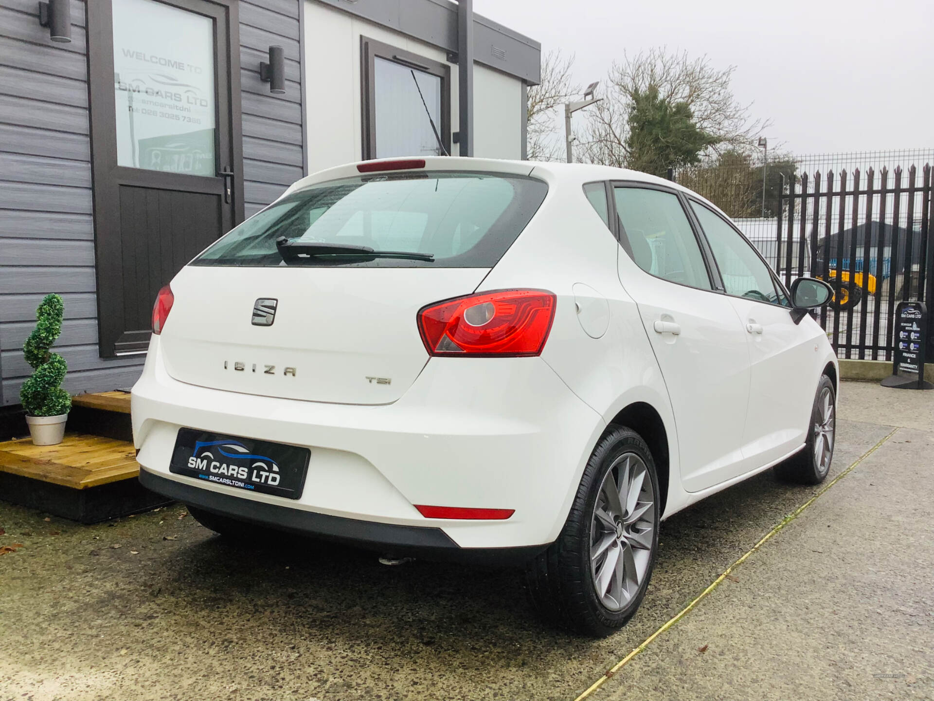 Seat Ibiza HATCHBACK SPECIAL EDITION in Down