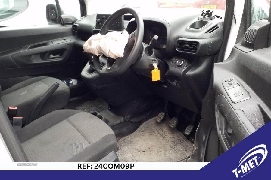 Oct 2021 Vauxhall Combo 2000 1.5 Turbo D 75ps H1 Dynamic Van