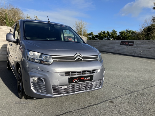 Citroen Berlingo XL DIESEL in Down