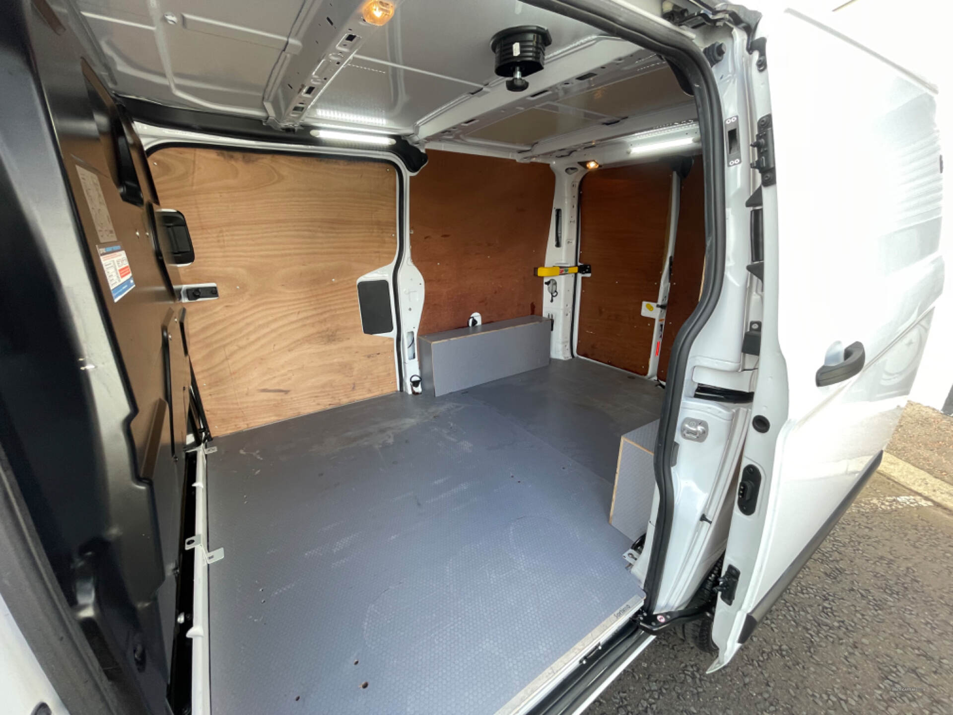Dec 2019 Ford Transit Custom 2.0 EcoBlue 105ps Low Roof Leader Van