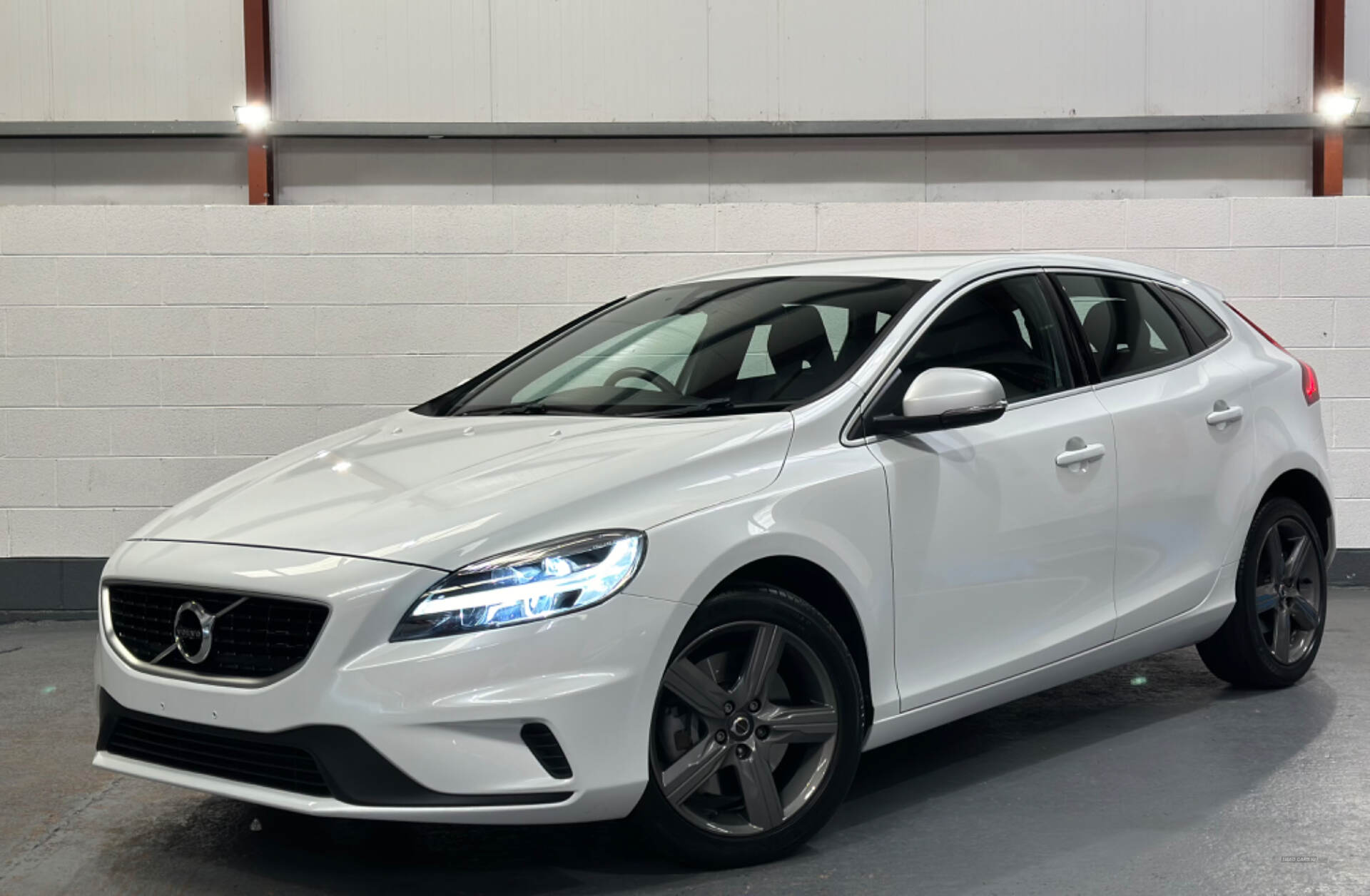 Volvo V40 HATCHBACK in Antrim