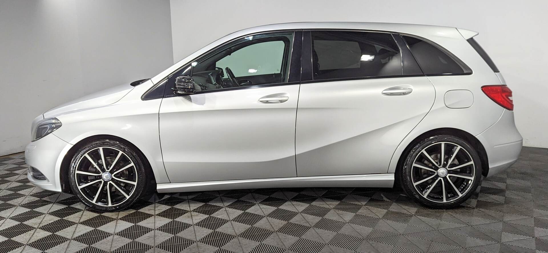 Feb 2013 Mercedes B-Class B180 BlueEFFICIENCY Sport 5dr