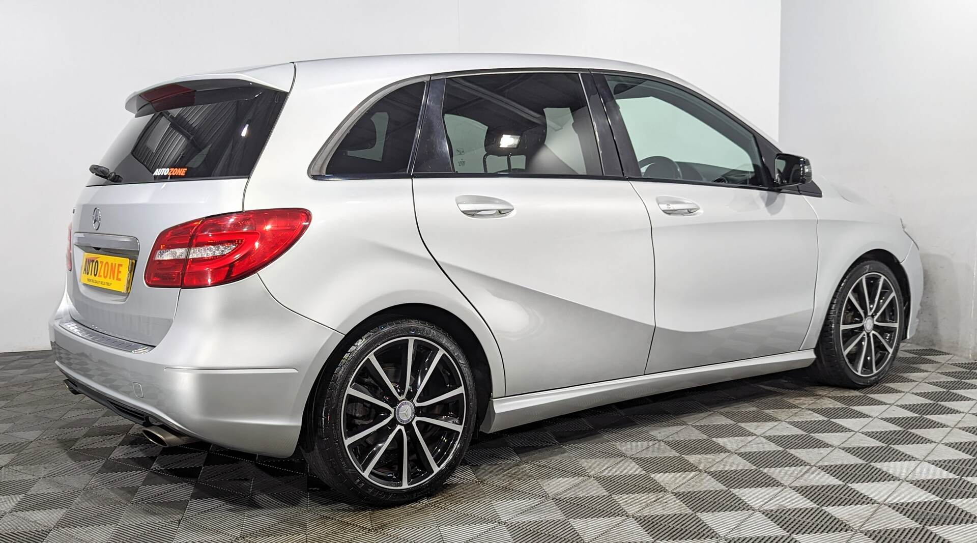 Feb 2013 Mercedes B-Class B180 BlueEFFICIENCY Sport 5dr