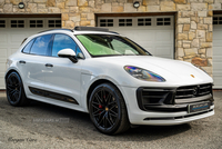 Porsche Macan ESTATE in Down