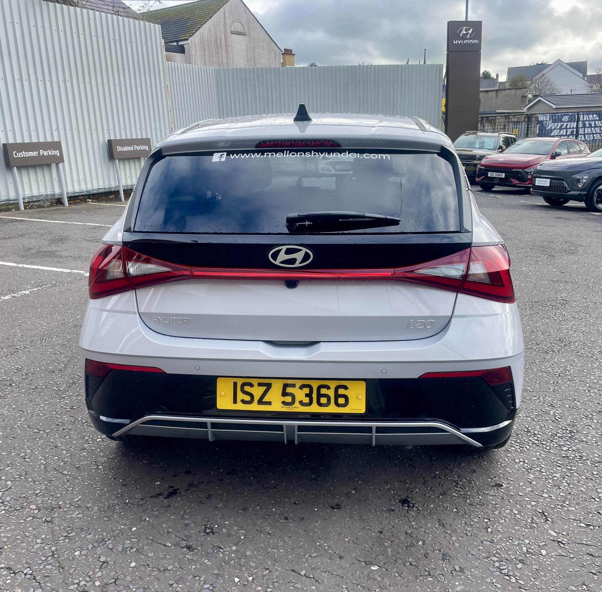 Hyundai i20 HATCHBACK in Down