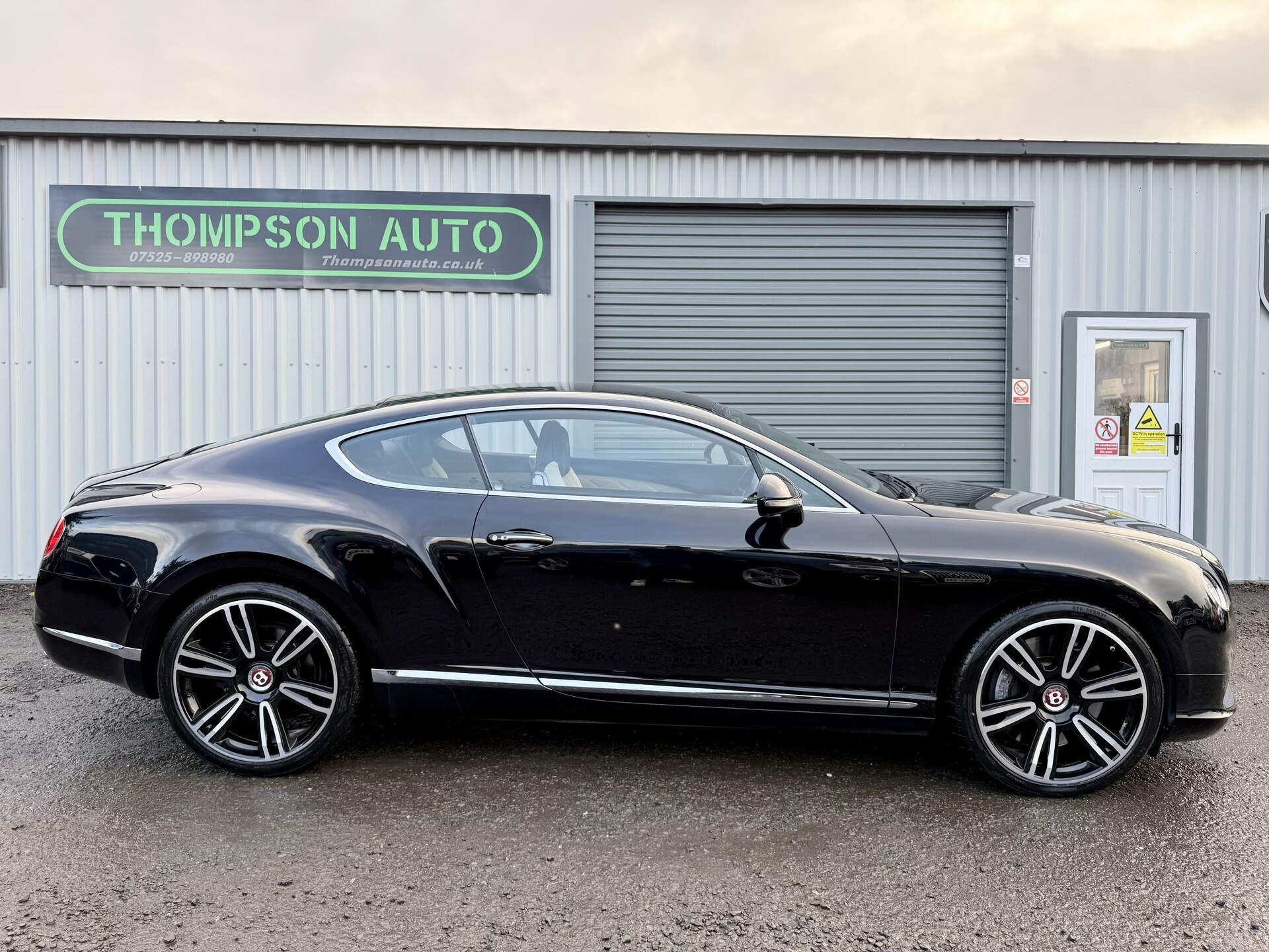 Bentley Continental GT COUPE in Down