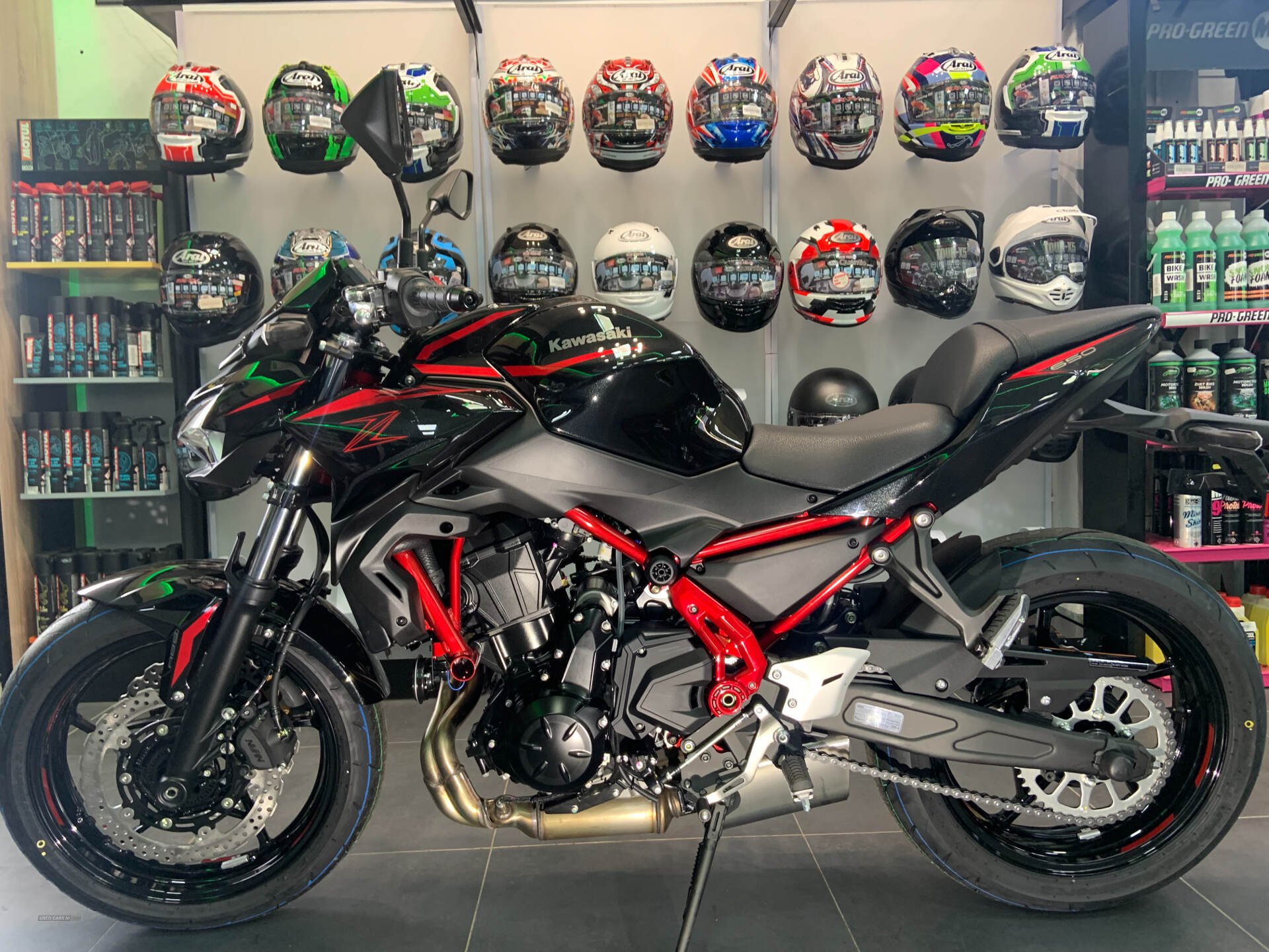   Kawasaki Z Series 2025 KAWASAKI Z650 IN CANDY PERSIMMON RED