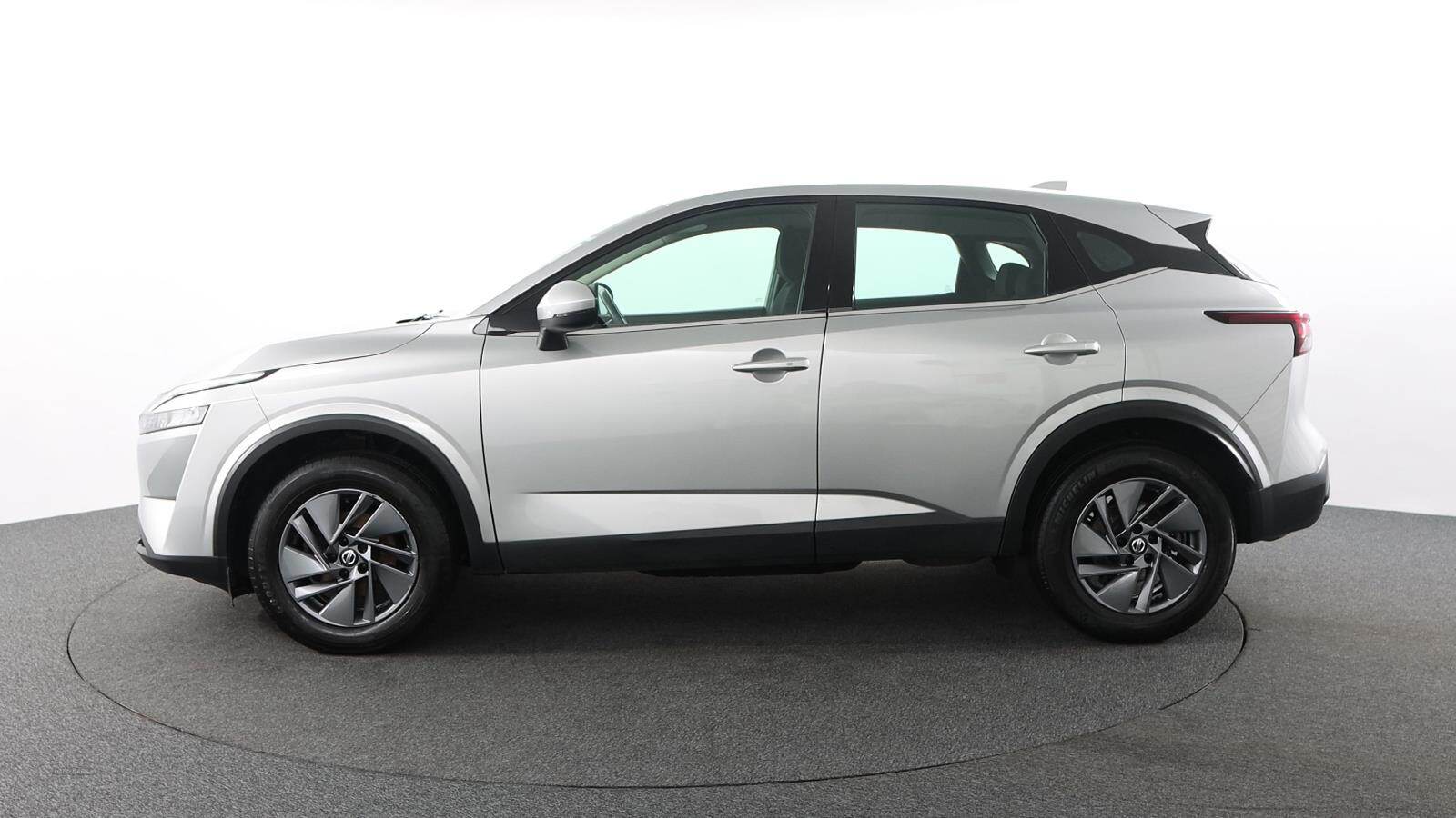 Oct 2021 Nissan Qashqai 1.3 DiG-T MH Acenta Premium 5dr