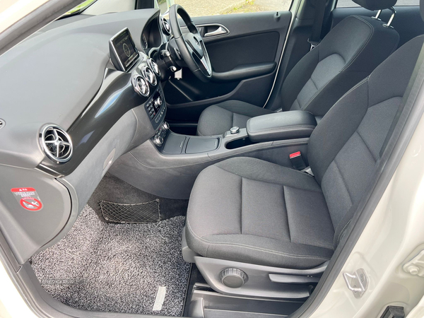 Mercedes B-Class B180 1.6 AUTO 5 DR in Antrim