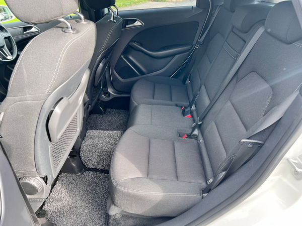 Mercedes B-Class B180 1.6 AUTO 5 DR in Antrim