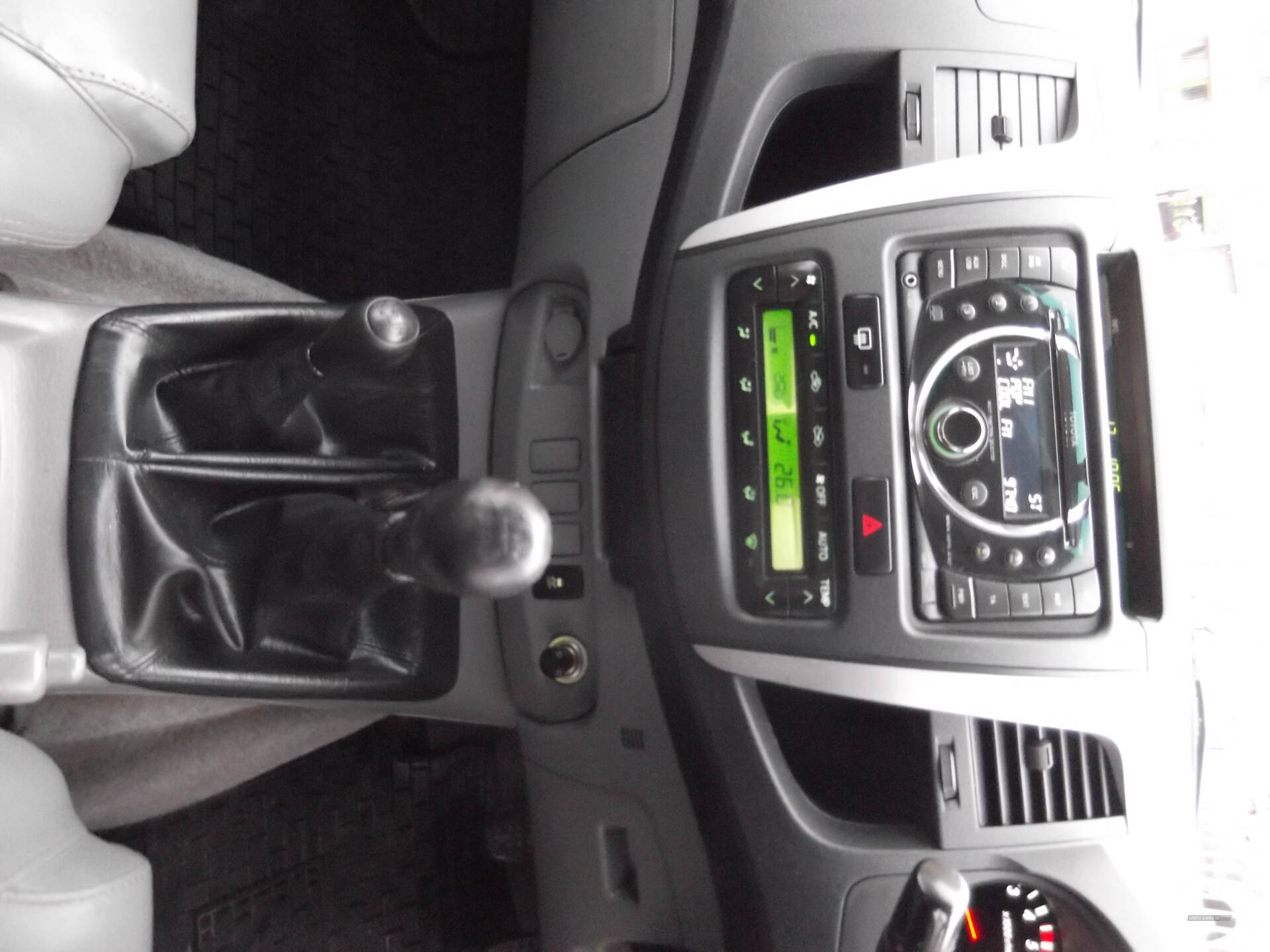 Jun 2011 Toyota Hilux Invincible 2010 D/Cab PickUp 3.0 D-4D 4WD 171