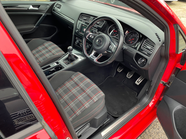 Volkswagen Golf HATCHBACK in Down