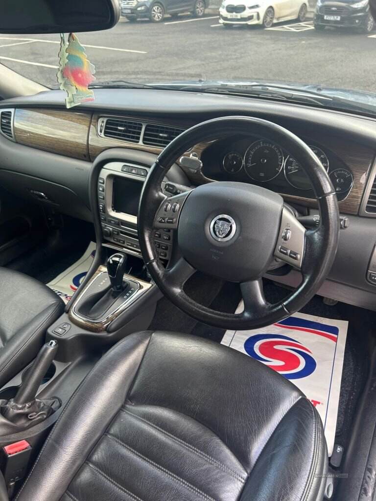 May 2009 Jaguar X-Type 2.2d SE 2009 4dr Auto DPF