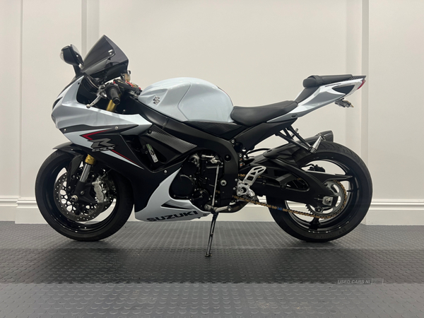 Suzuki GSX-R Series Gsxr 750 L4 in Down