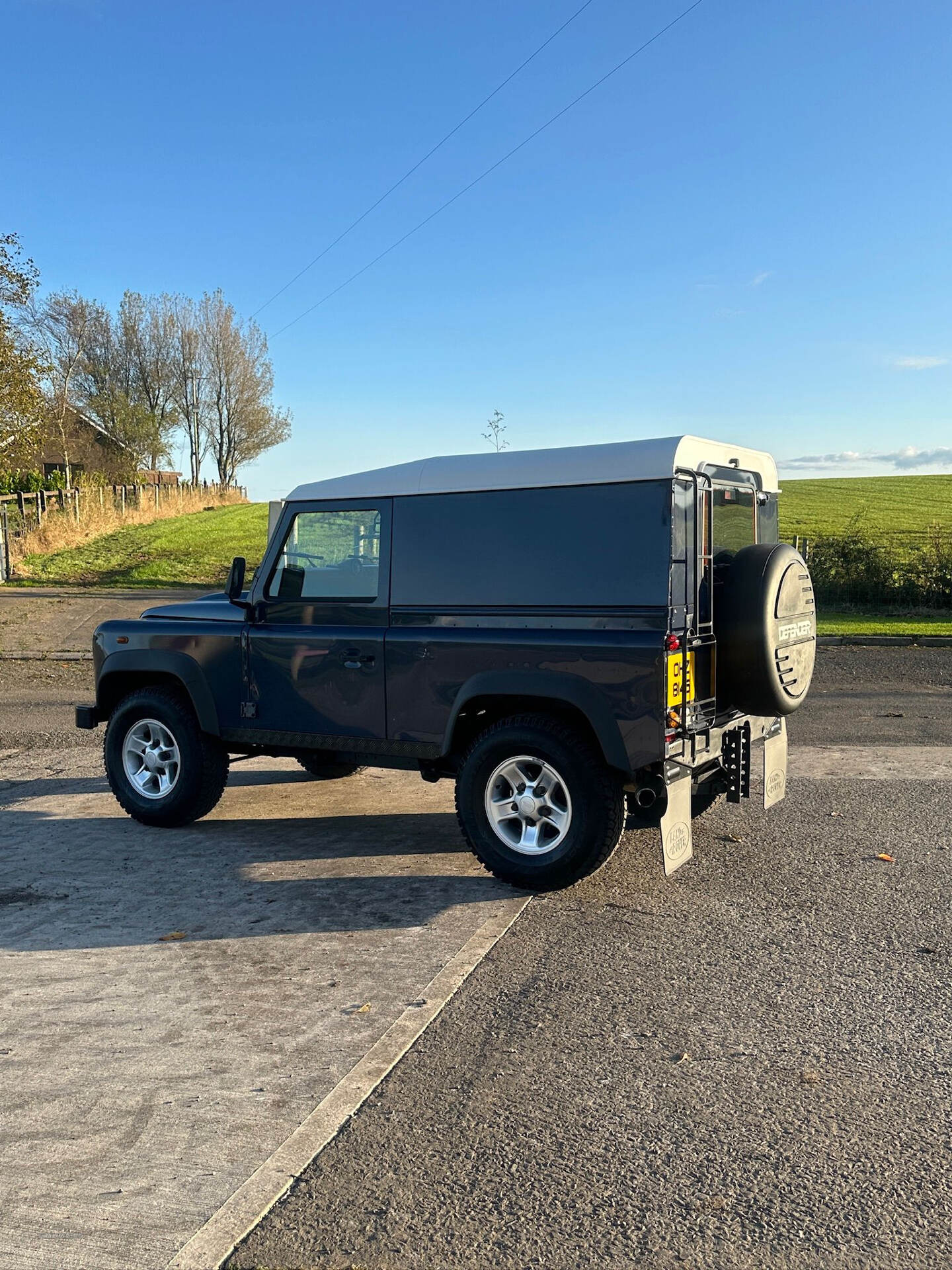 Land Rover Defender 90 SWB DIESEL in Down