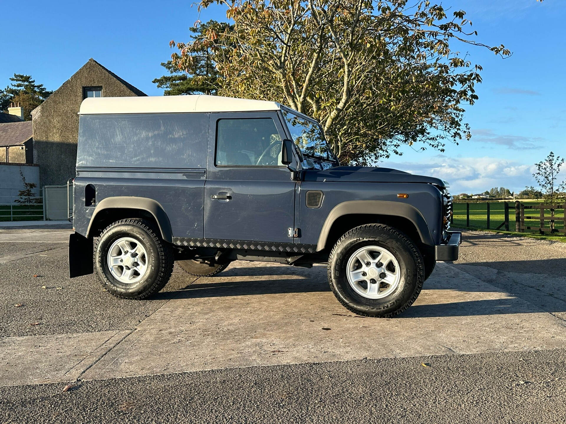 Land Rover Defender 90 SWB DIESEL in Down