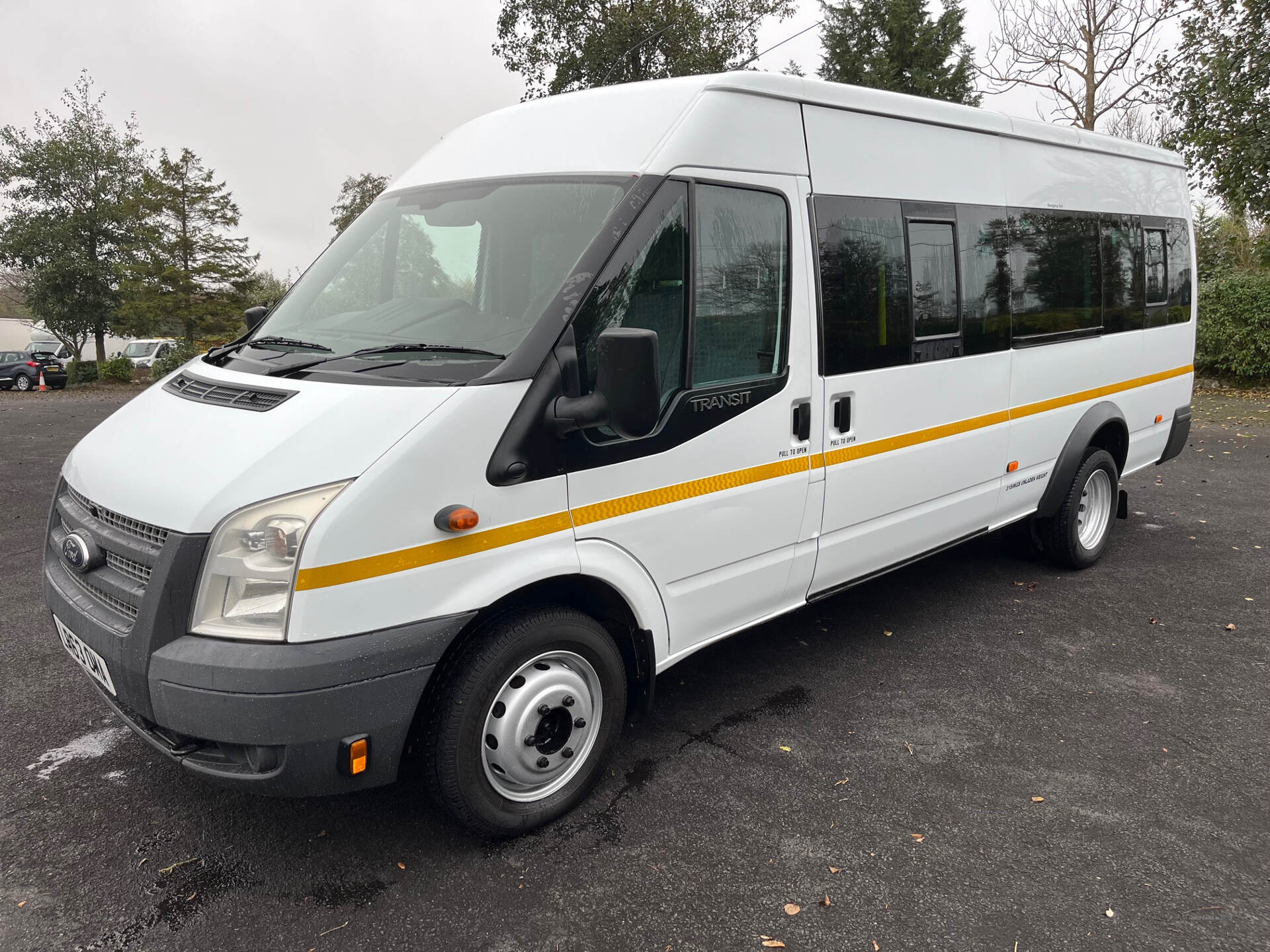 Feb 2014 Ford Transit Medium Roof 17 Seater TDCi 135ps