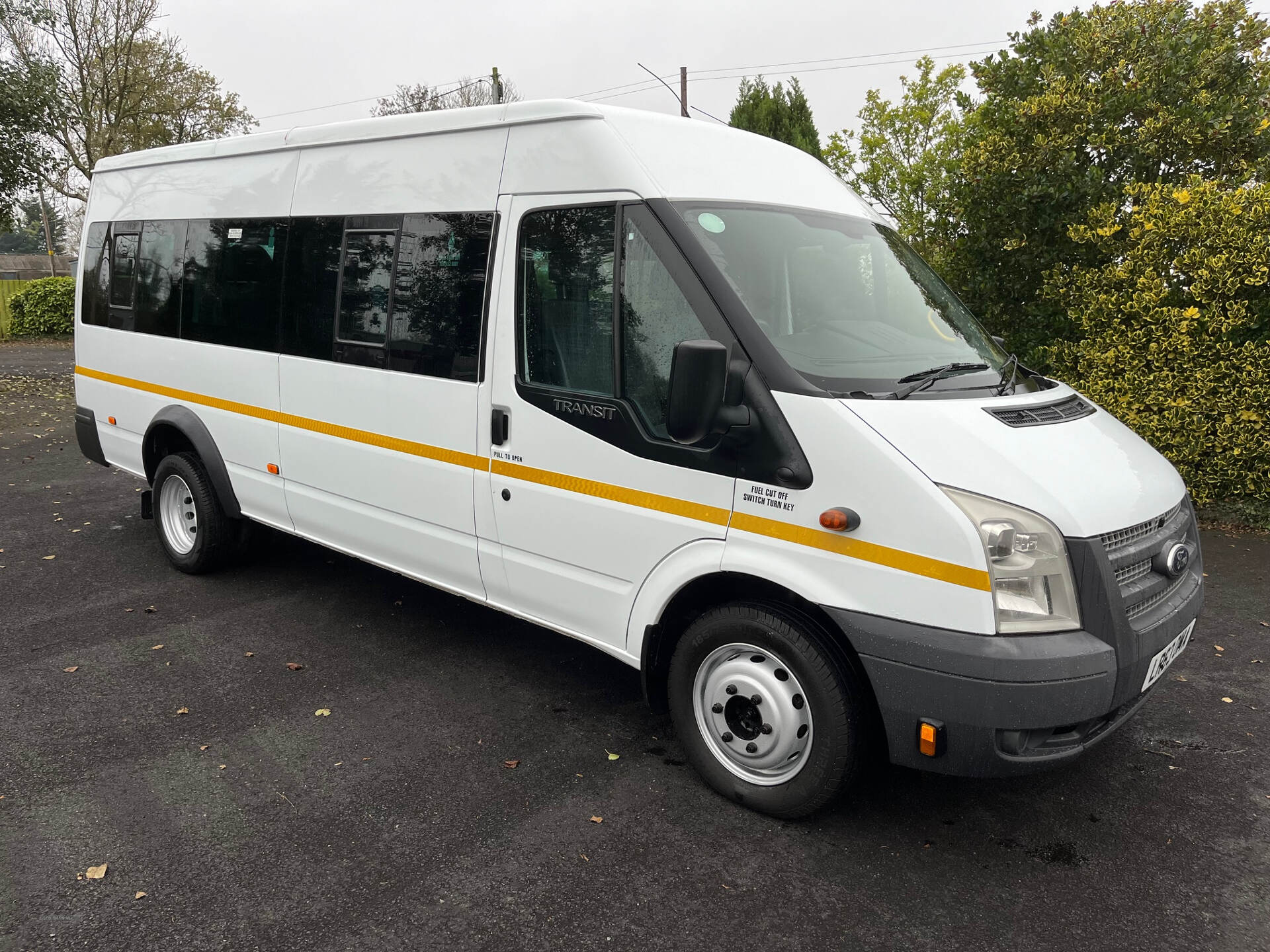 Feb 2014 Ford Transit Medium Roof 17 Seater TDCi 135ps