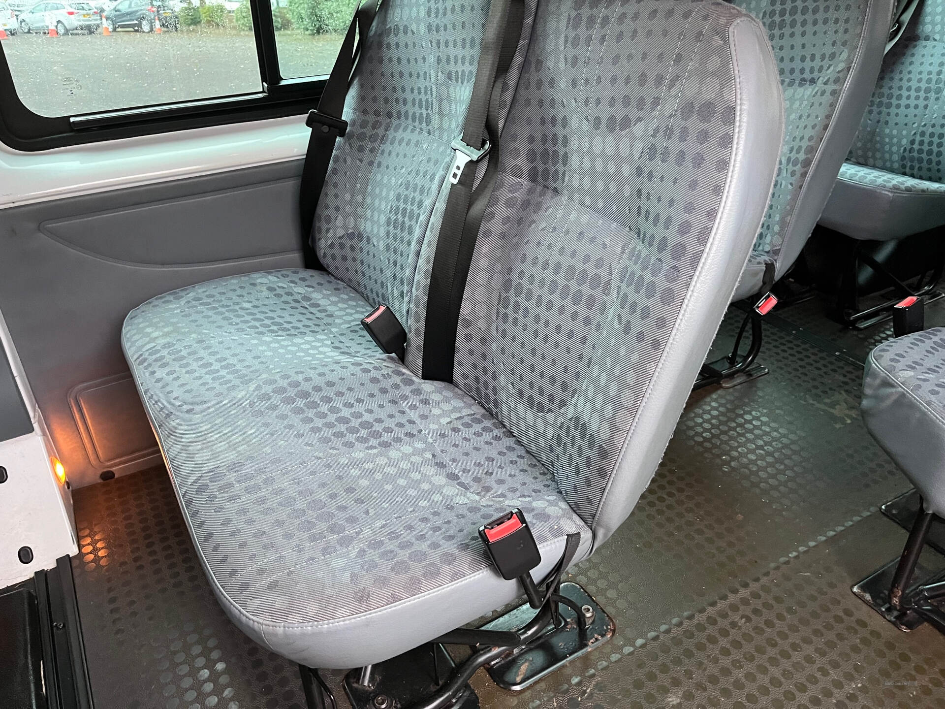 Feb 2014 Ford Transit Medium Roof 17 Seater TDCi 135ps