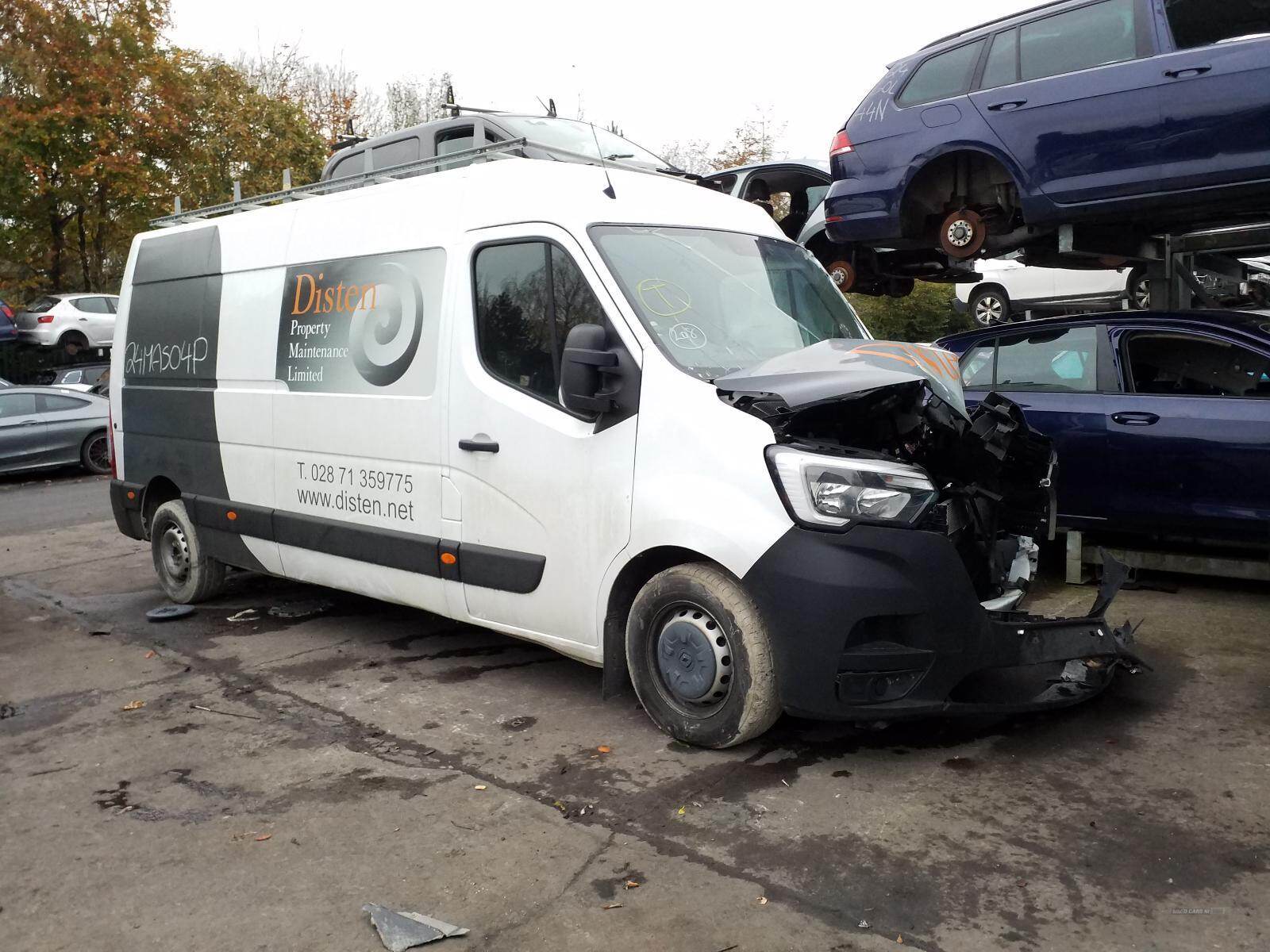 May 2022 Renault Master LM35dCi 135 Business Medium Roof Van