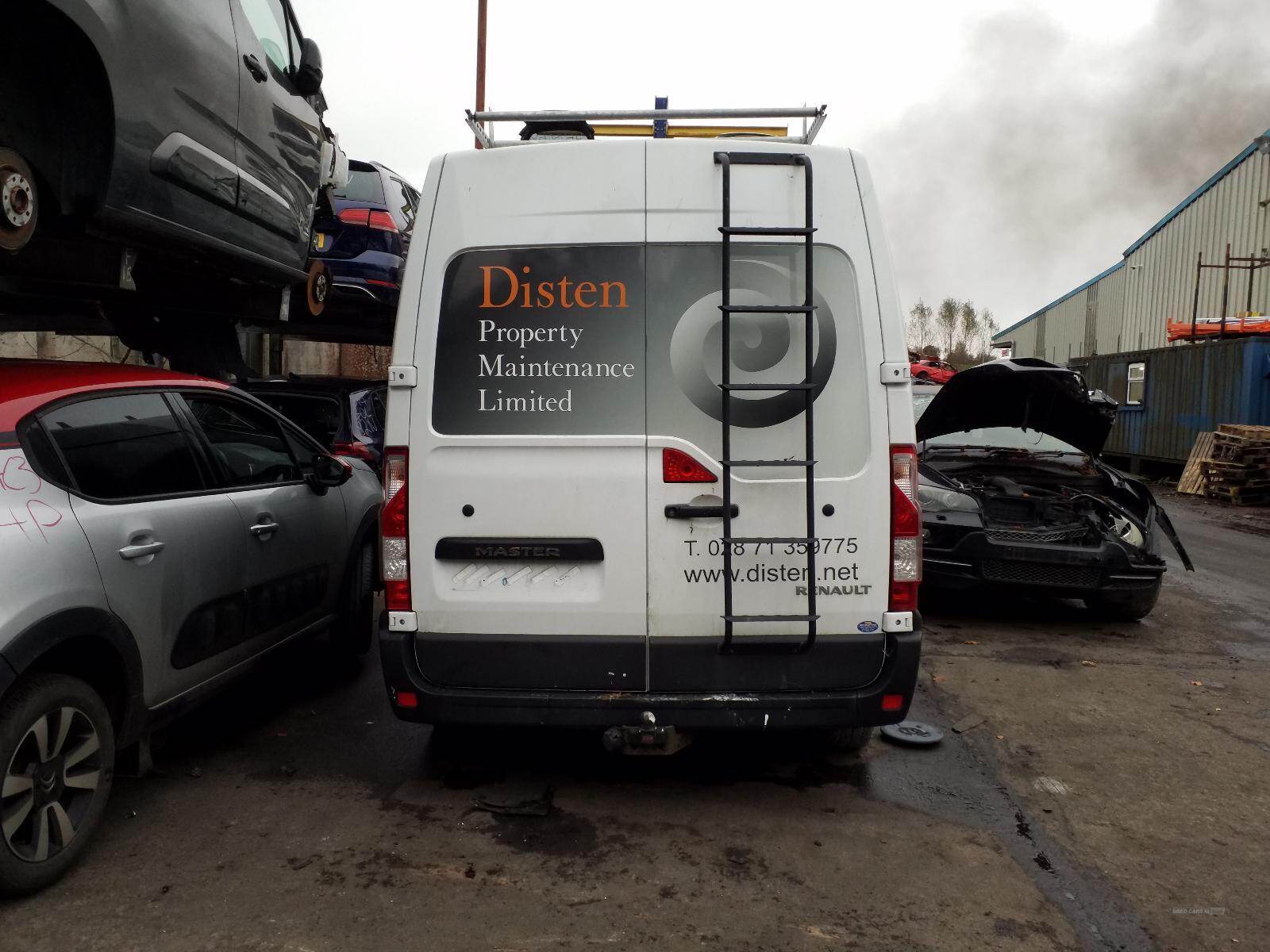 May 2022 Renault Master LM35dCi 135 Business Medium Roof Van