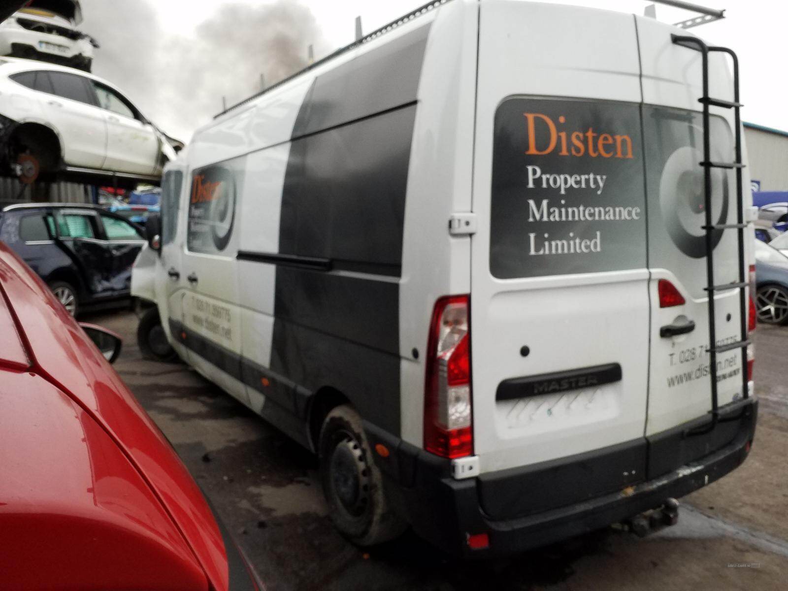 May 2022 Renault Master LM35dCi 135 Business Medium Roof Van