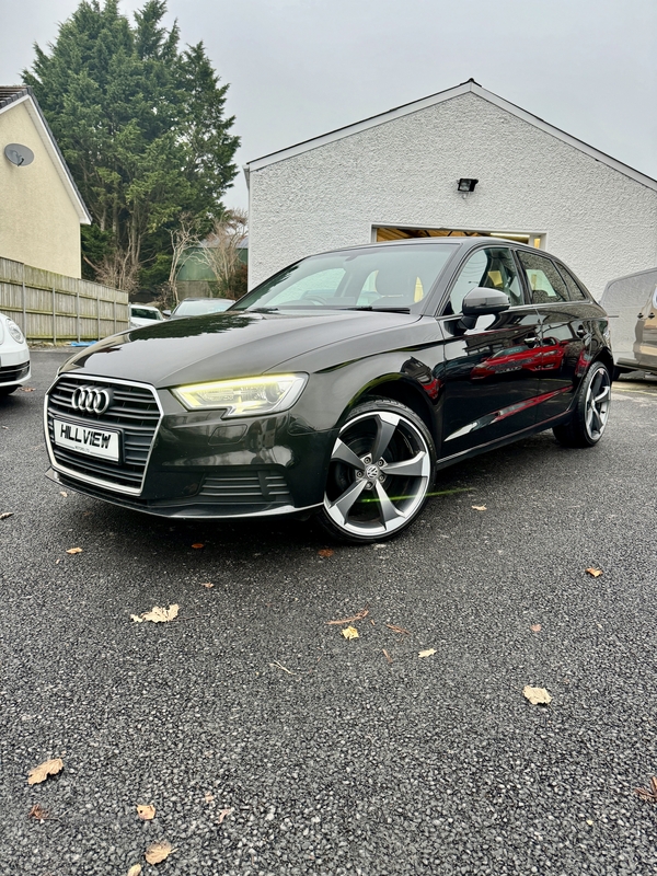 Audi A3 DIESEL SPORTBACK in Down