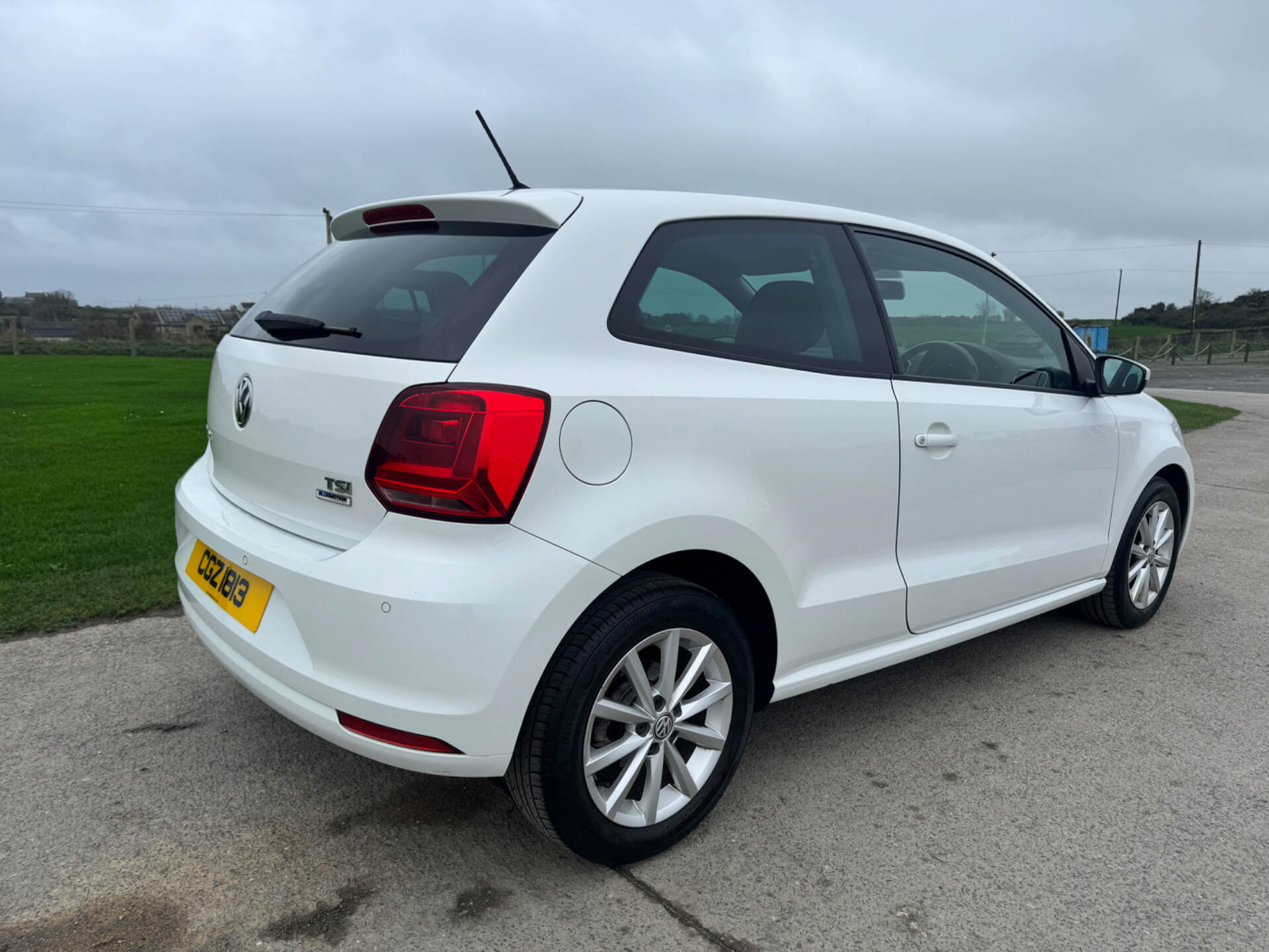 Volkswagen Polo HATCHBACK in Down