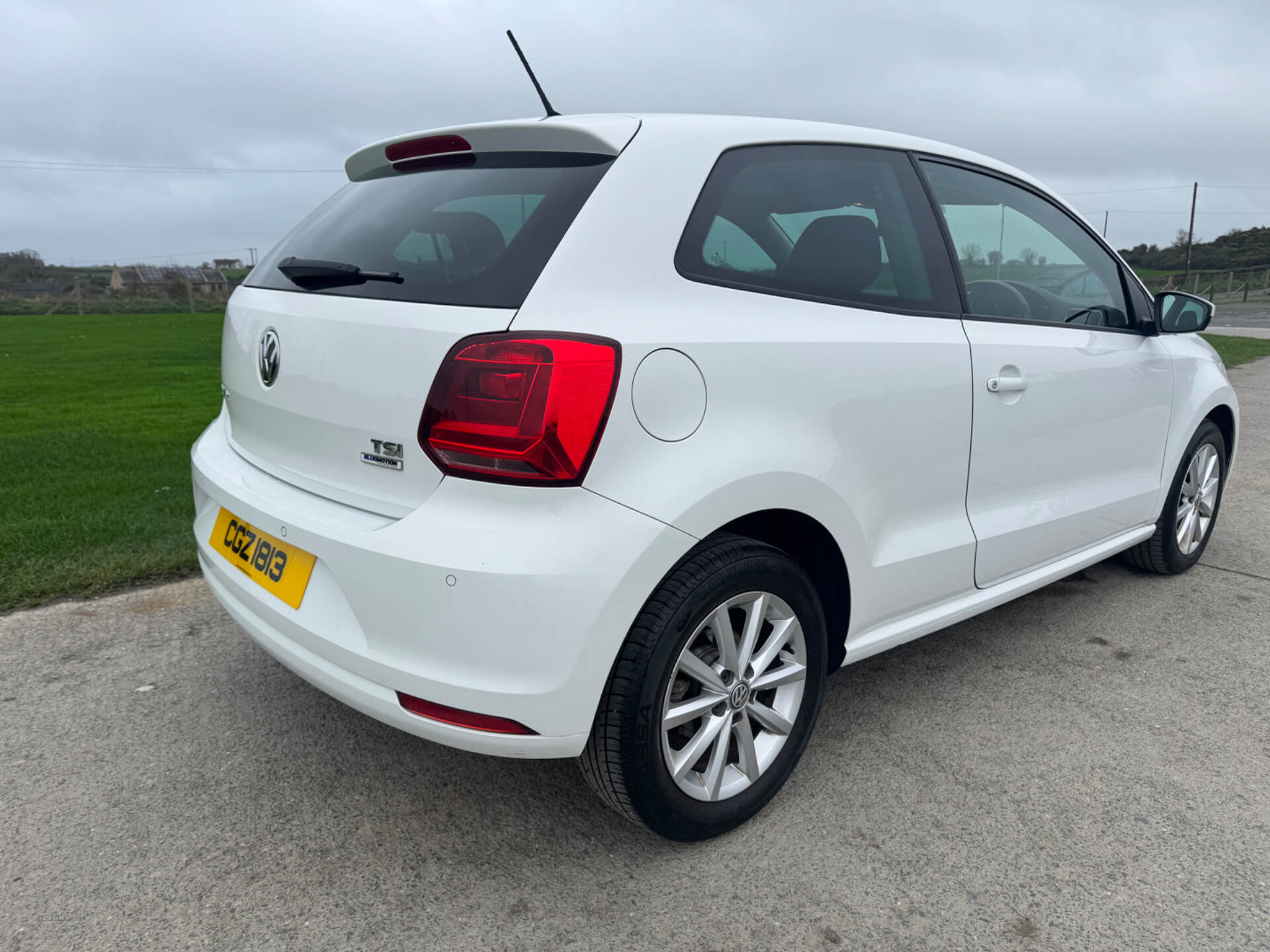 Volkswagen Polo HATCHBACK in Down