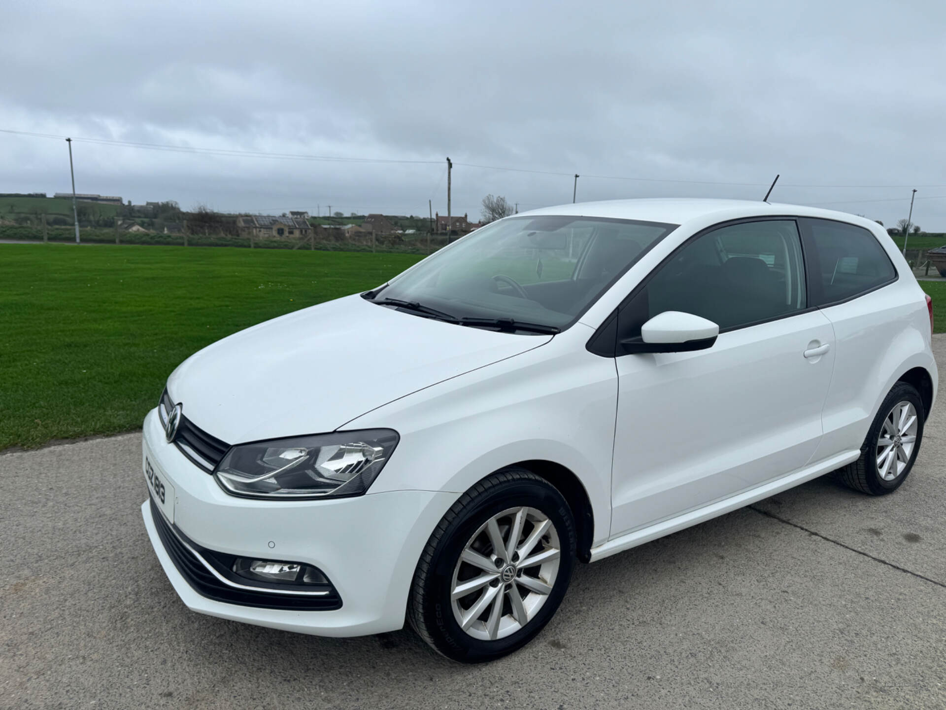 Volkswagen Polo HATCHBACK in Down