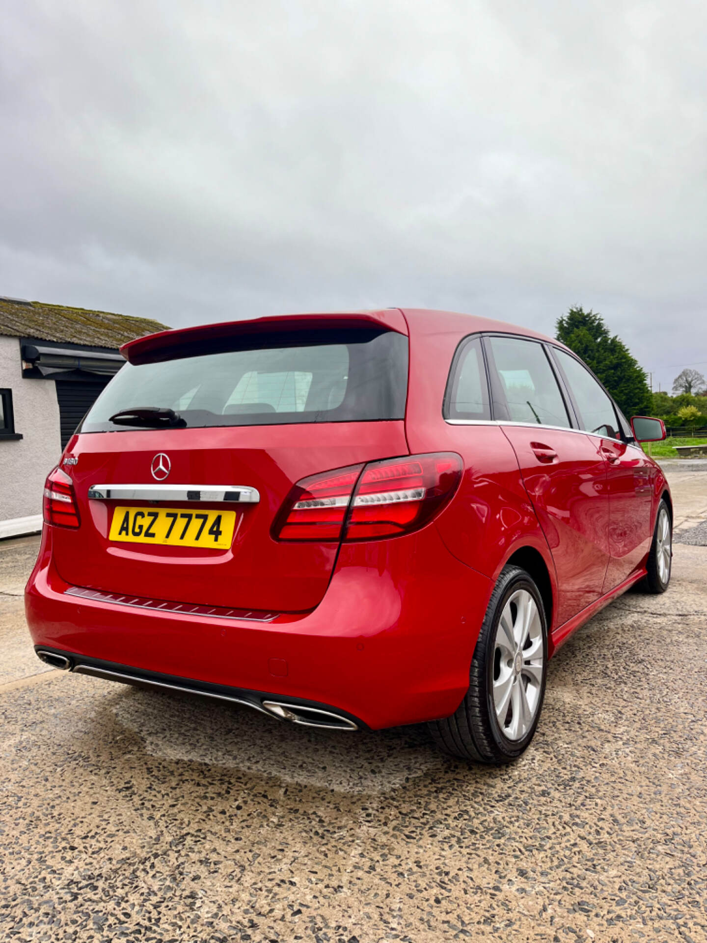 Mercedes B-Class HATCHBACK in Down