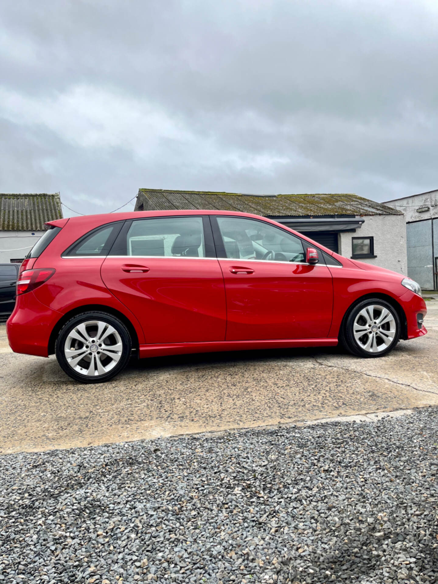 Mercedes B-Class HATCHBACK in Down