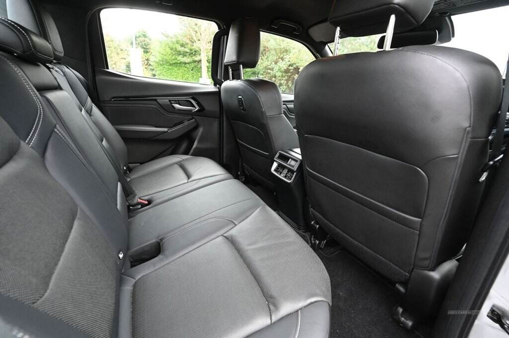 May 2022 Isuzu D-Max 1.9 V-Cross Double Cab 4x4 Auto